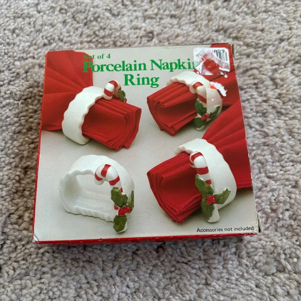 Vintage Set of 4‎ Porcelain Napkin Rings Candy Cane Holly Holiday Table Decor